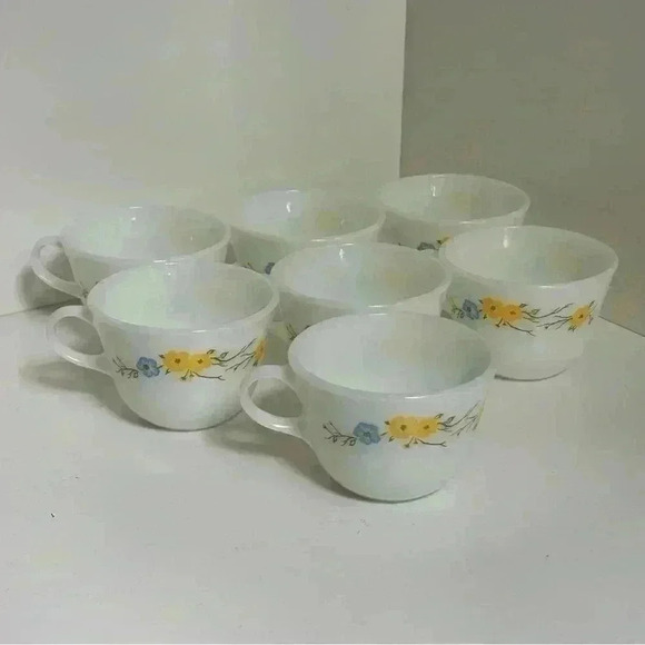 Set of 7 vintage white milk glass Pyrex mugs with Flirtation  pattern - Picture 3 of 10